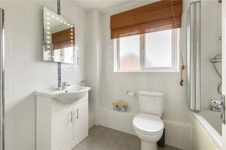 4 bedroom house, Davies Close, Marlborough SN8 - Available