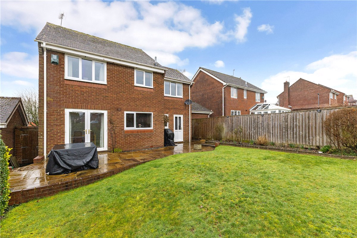 4 bedroom house, Davies Close, Marlborough SN8 - Available