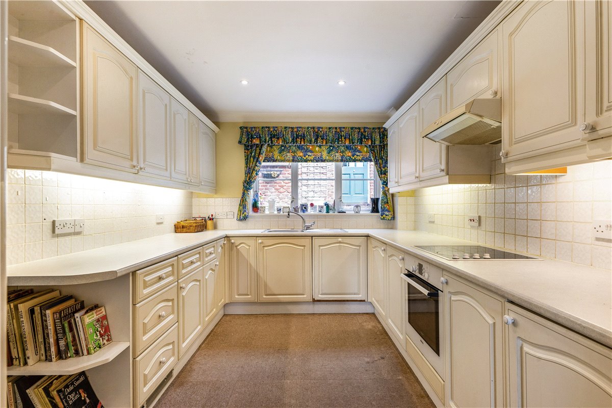 3 bedroom house, Back Lane, Marlborough SN8 - Available