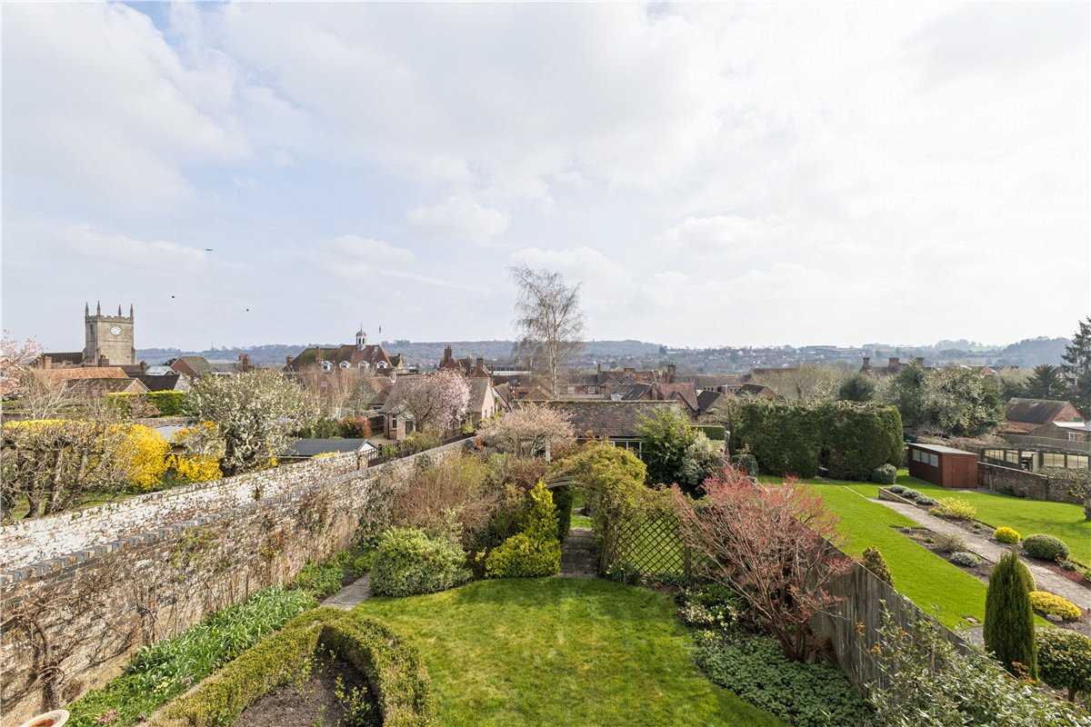 3 bedroom house, Back Lane, Marlborough SN8 - Available