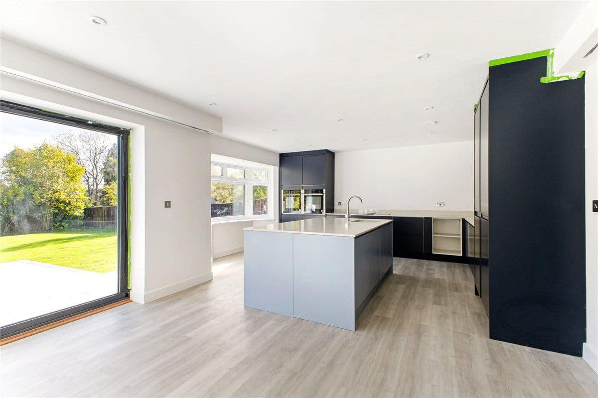 5 bedroom house, Manor Road, Sherborne St. John RG24 - Available