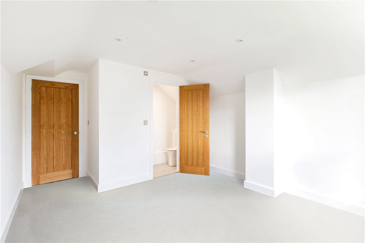 5 bedroom house, Manor Road, Sherborne St. John RG24 - Available