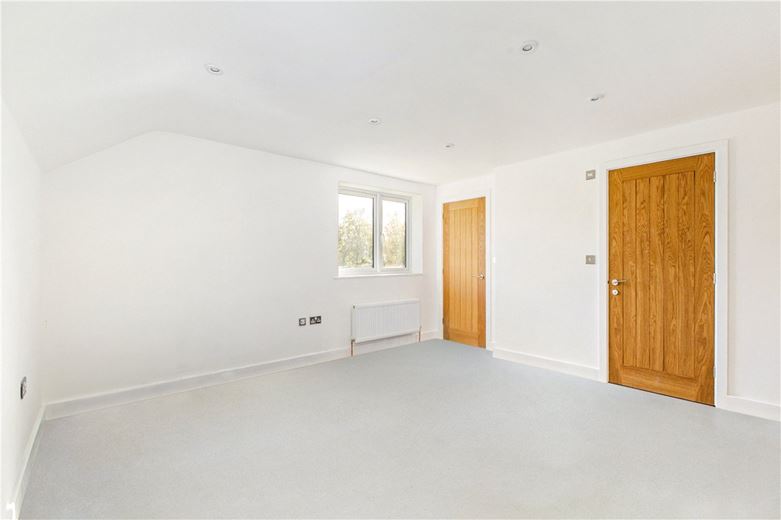 5 bedroom house, Manor Road, Sherborne St. John RG24 - Available