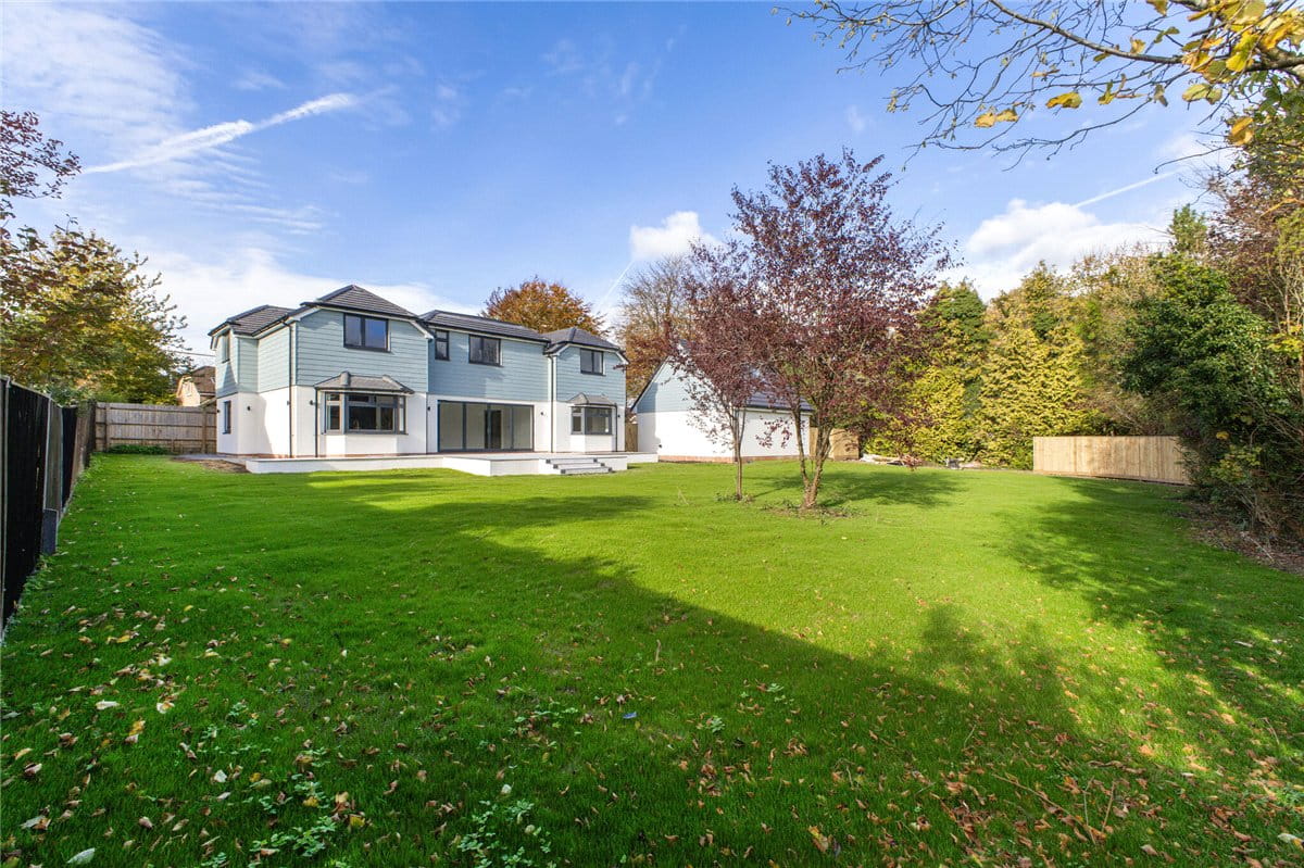 5 bedroom house, Manor Road, Sherborne St. John RG24 - Available