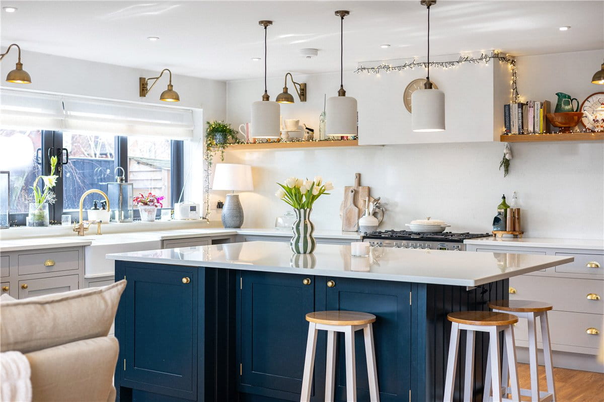 4 bedroom house, Blowhorn Street, Marlborough SN8 - Sold STC