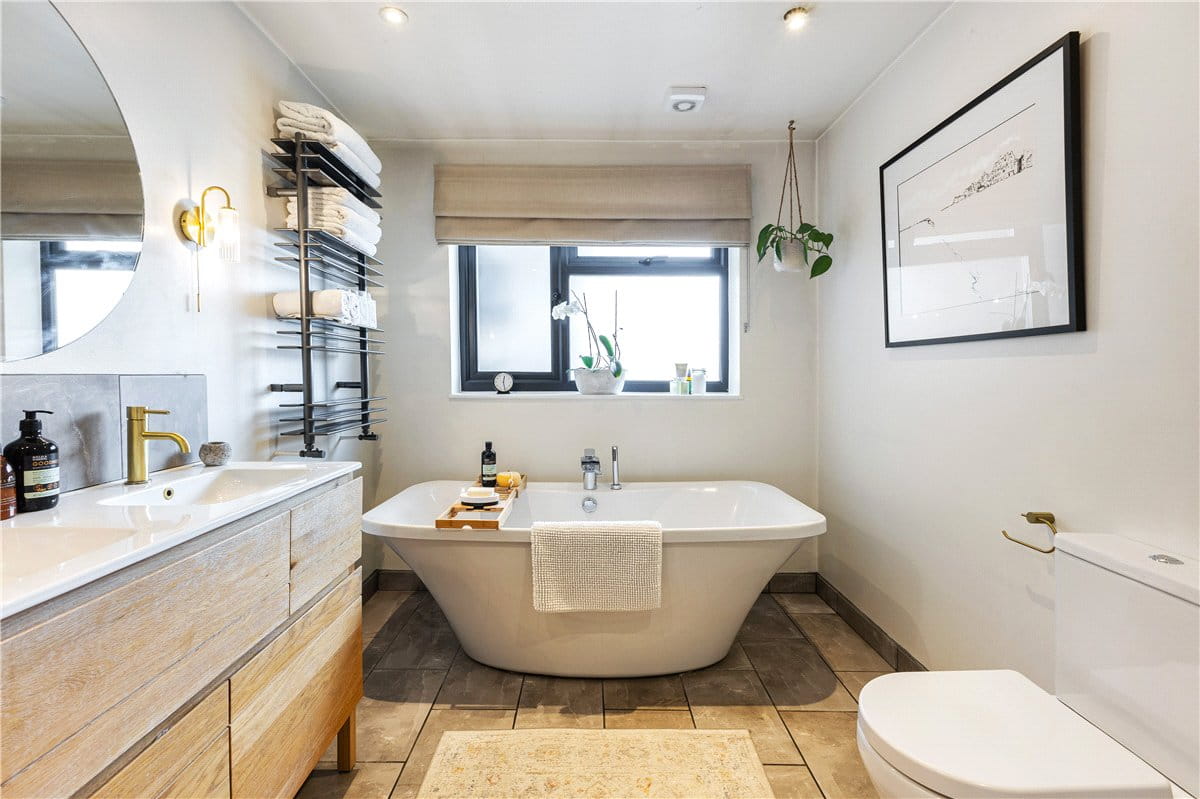 4 bedroom house, Blowhorn Street, Marlborough SN8 - Sold STC