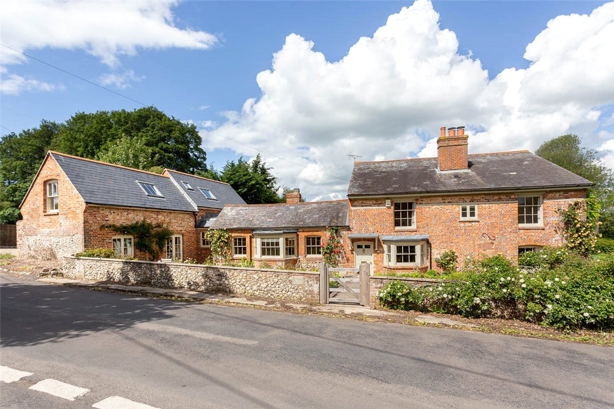 8 bedroom house, Oxenwood, Marlborough SN8 - Available