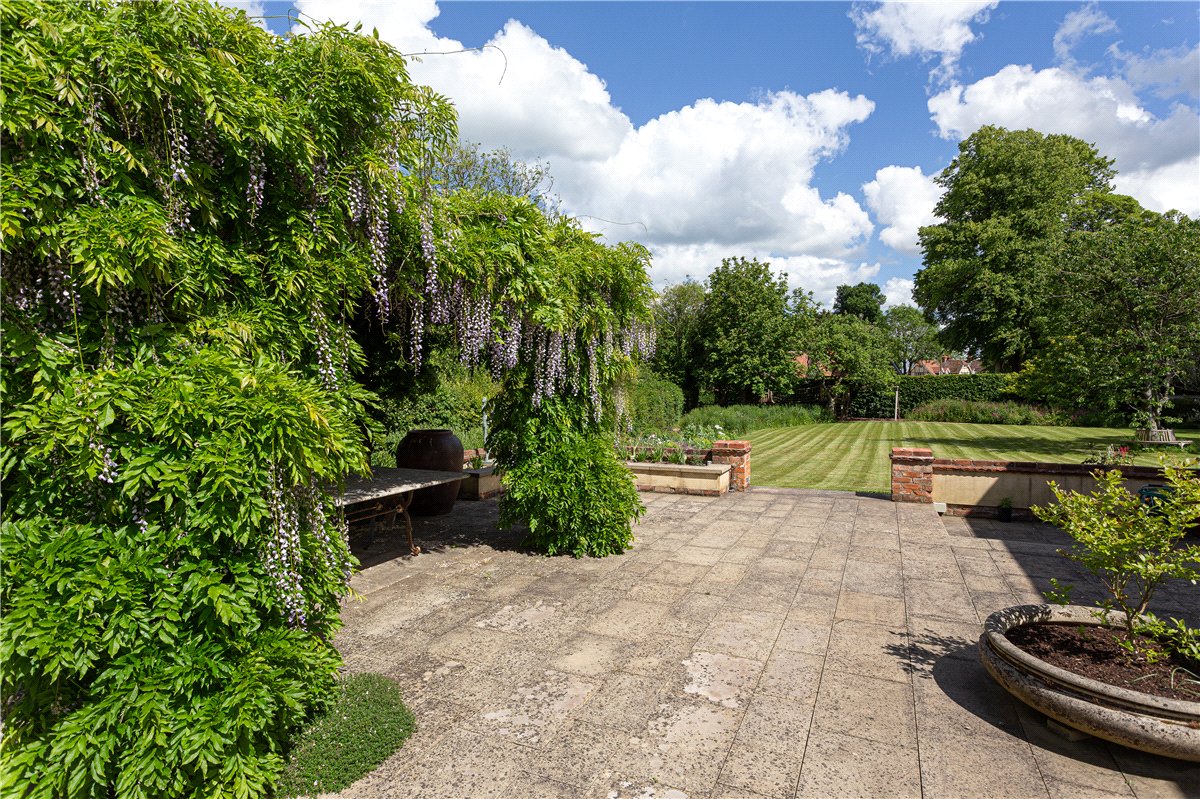 8 bedroom house, Oxenwood, Marlborough SN8 - Available