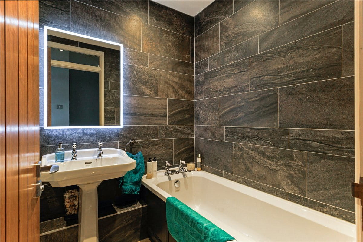 4 bedroom house, Russley Park, Baydon SN8 - Available