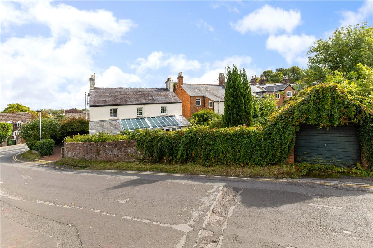 4 bedroom house, Salisbury Road, Marlborough SN8 - Available