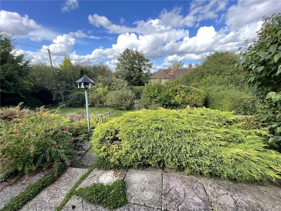 2 bedroom bungalow, Manton Close, Manton SN8 - Available