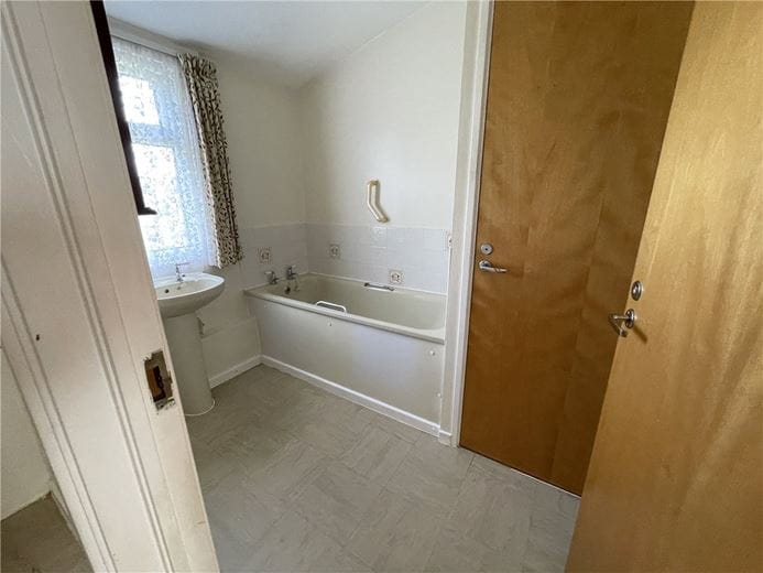 2 bedroom bungalow, Manton Close, Manton SN8 - Available