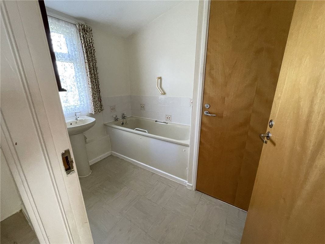 2 bedroom bungalow, Manton Close, Manton SN8 - Available