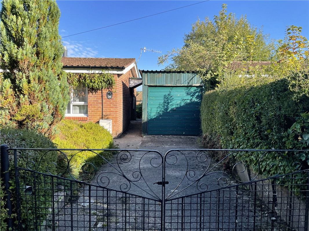 2 bedroom bungalow, Manton Close, Manton SN8 - Available