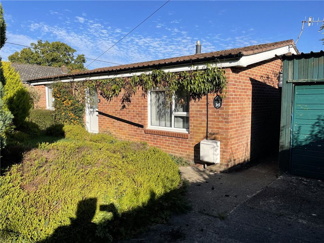 2 bedroom bungalow, Manton Close, Manton SN8 - Available