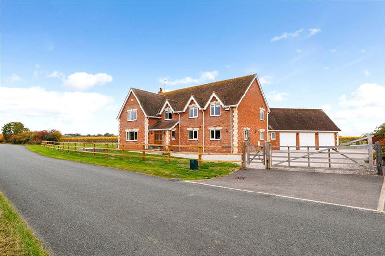 6 bedroom house, The Barton, Clyffe Pypard SN4 - Available