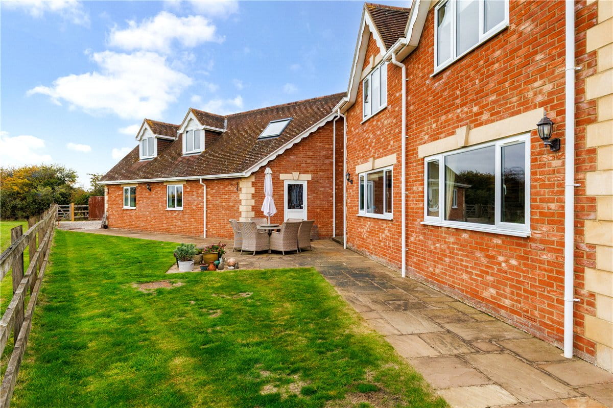 6 bedroom house, The Barton, Clyffe Pypard SN4 - Available