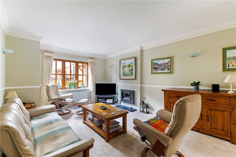 4 bedroom house, Cromwell Court, Marlborough SN8 - Available