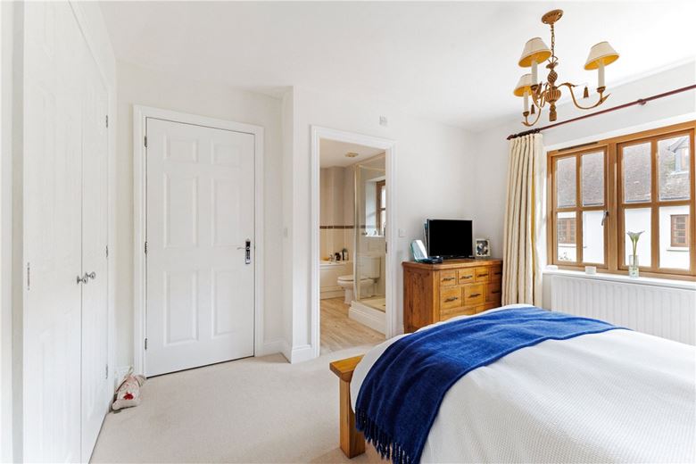 4 bedroom house, Cromwell Court, Marlborough SN8 - Available
