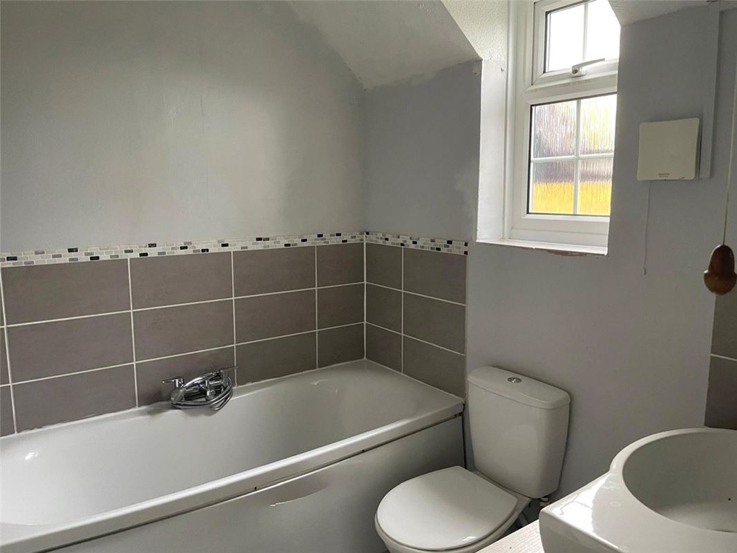 3 bedroom house, Beckhampton Road, Avebury Trusloe SN8 - Available