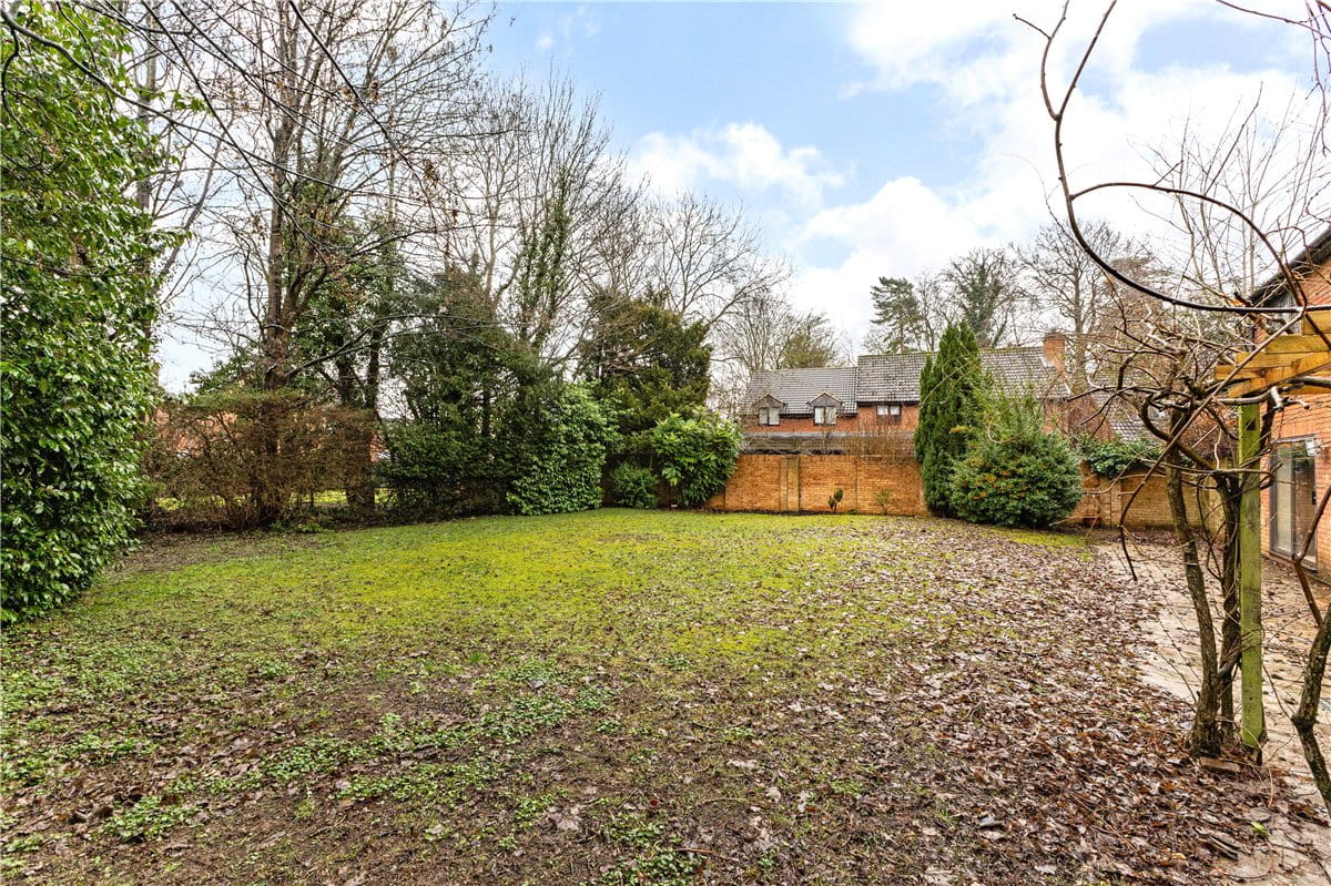 4 bedroom house, Manor Park, South Marston SN3 - Available