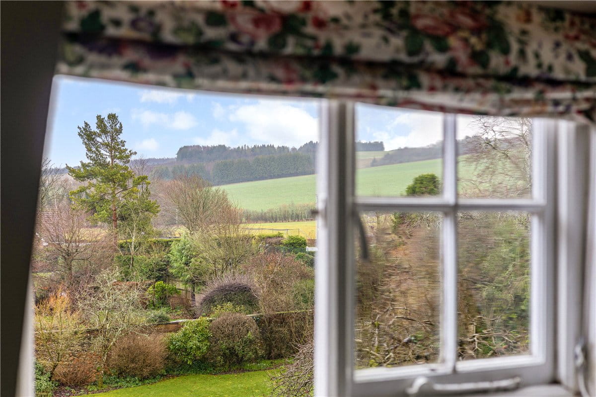 6 bedroom house, Farm Lane, Aldbourne SN8 - Available