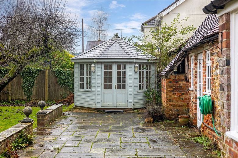 6 bedroom house, Farm Lane, Aldbourne SN8 - Available