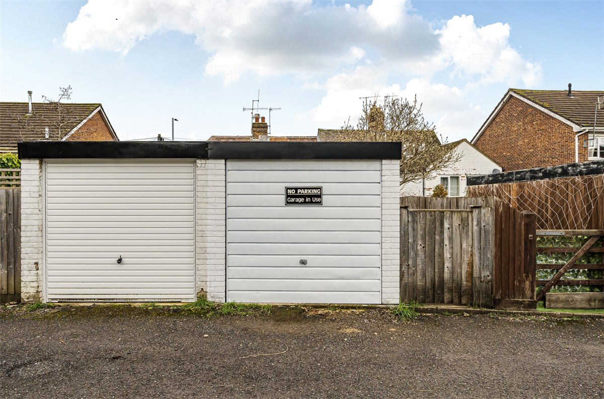 2 bedroom house, London Road, Marlborough SN8 - Available