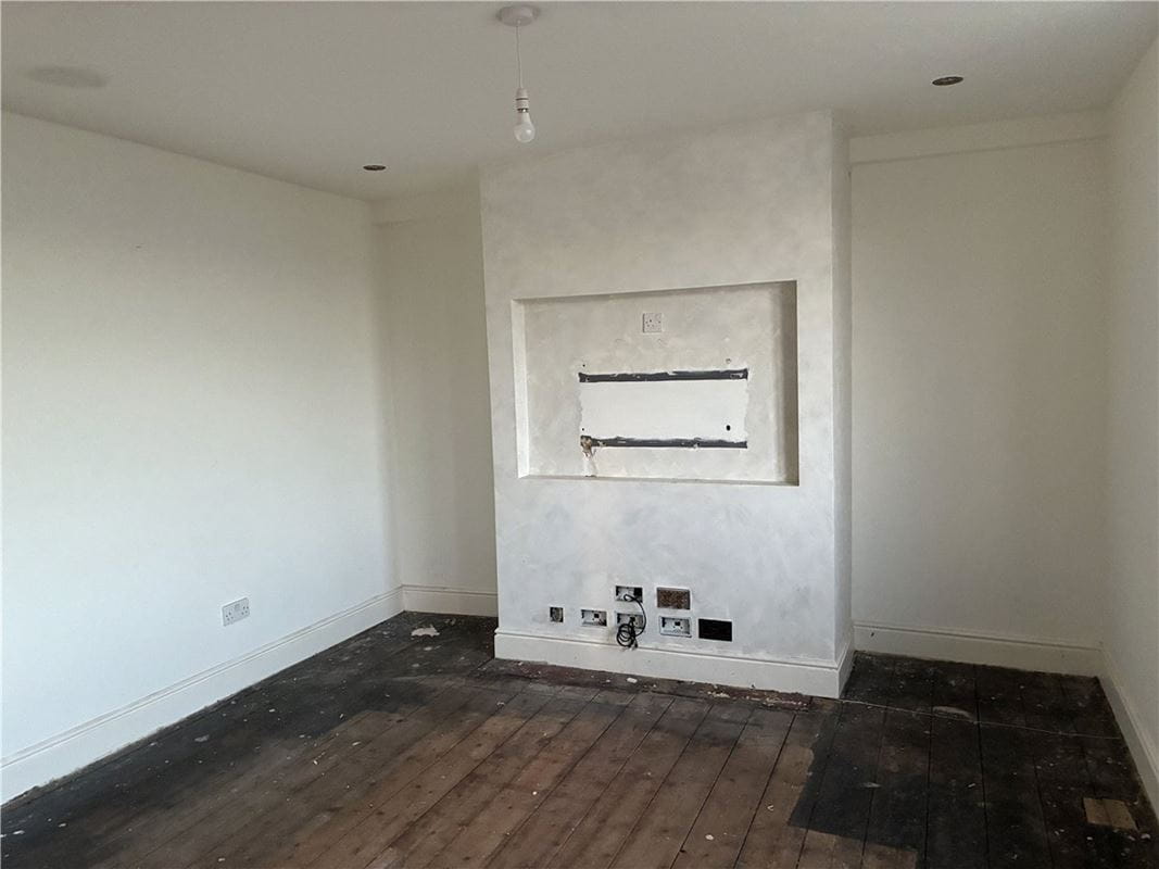 3 bedroom house, Burbage Road, Easton Royal SN9 - Available