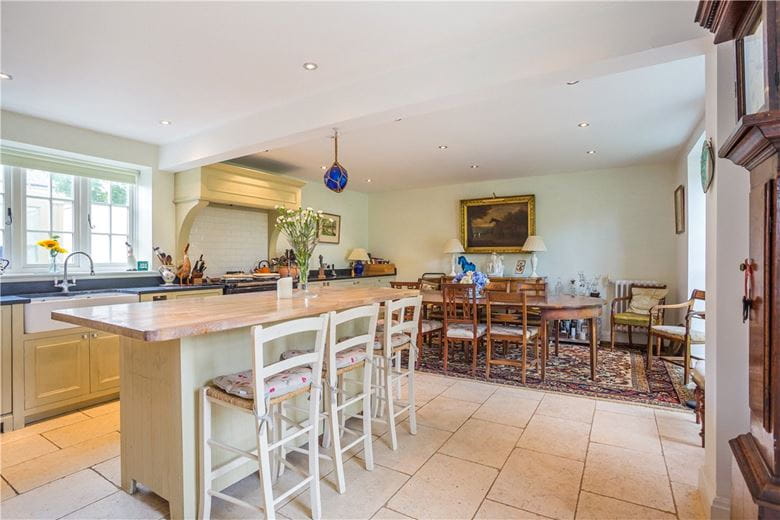 4 bedroom house, Castle Street, Calne SN11 - Available