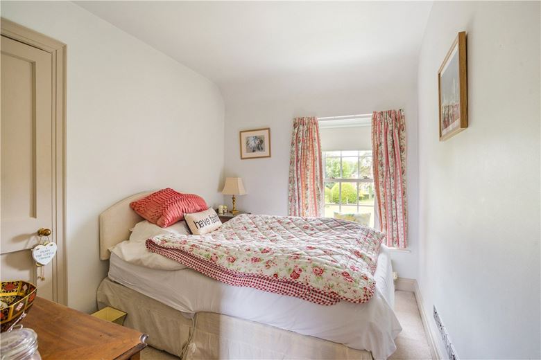 4 bedroom house, Castle Street, Calne SN11 - Available