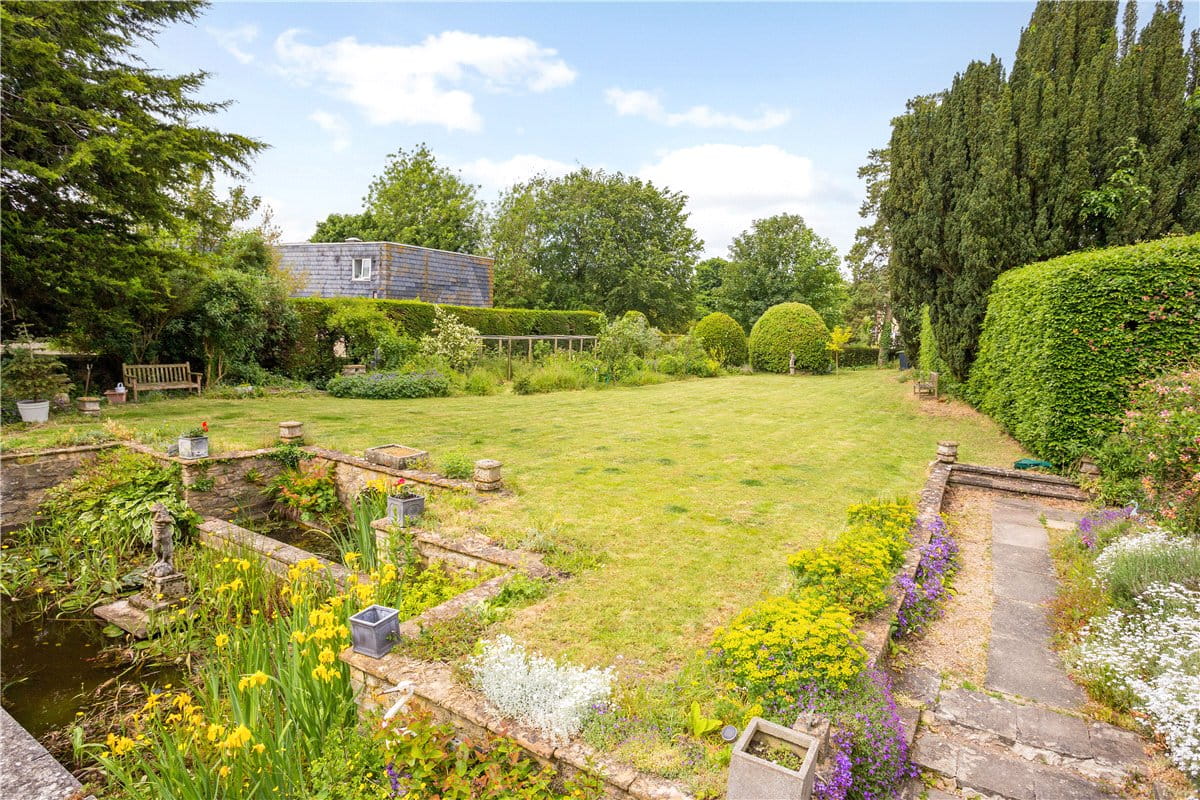 4 bedroom house, Castle Street, Calne SN11 - Available