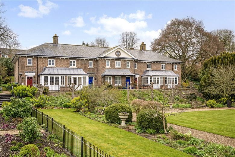 2 bedroom house, Wye House Gardens, Barn Street SN8 - Available