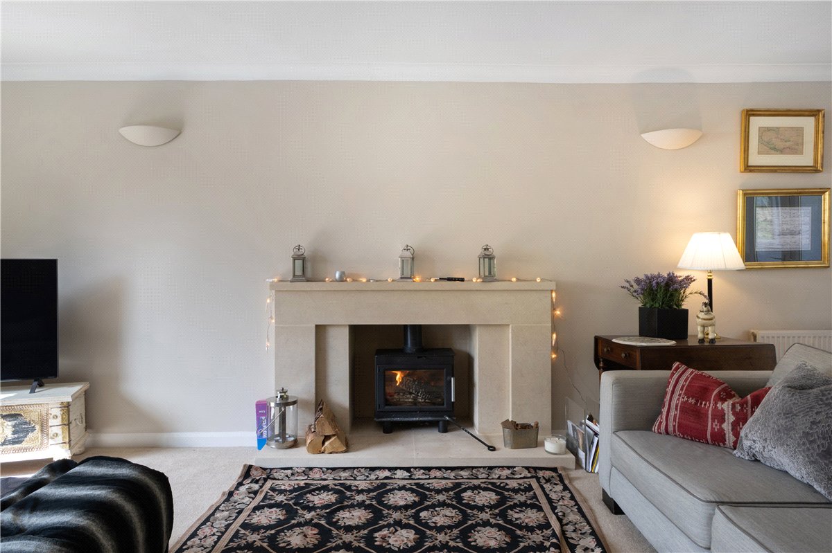 5 bedroom house, Bridge Street, Manton SN8 - Available