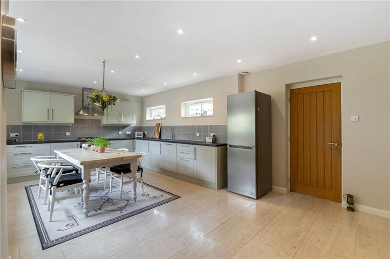 5 bedroom house, Bridge Street, Manton SN8 - Available