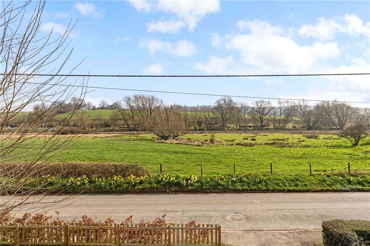 3 bedroom house, Church Street, Great Bedwyn SN8 - Available