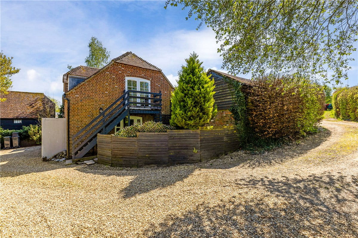 5 bedroom house, High Street, Manton SN8 - Available
