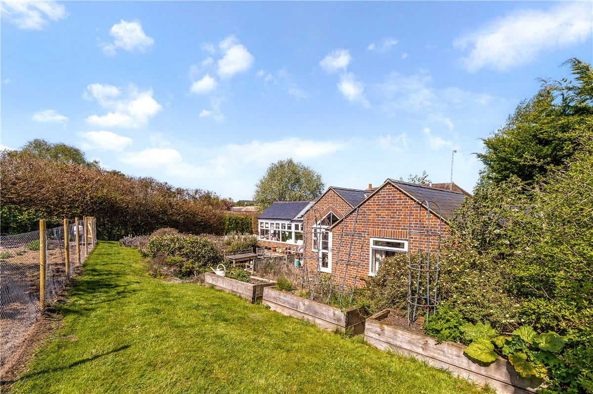 5 bedroom house, High Street, Manton SN8 - Available