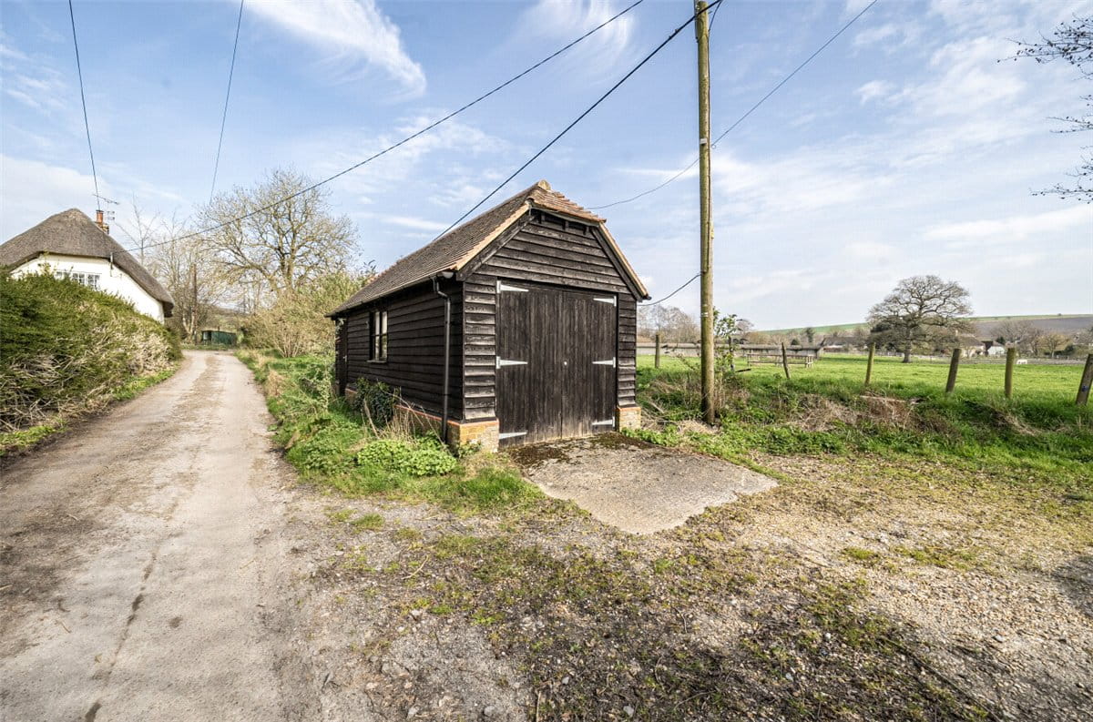3 bedroom cottage, Brown's Lane, Alton Barnes SN8 - Available