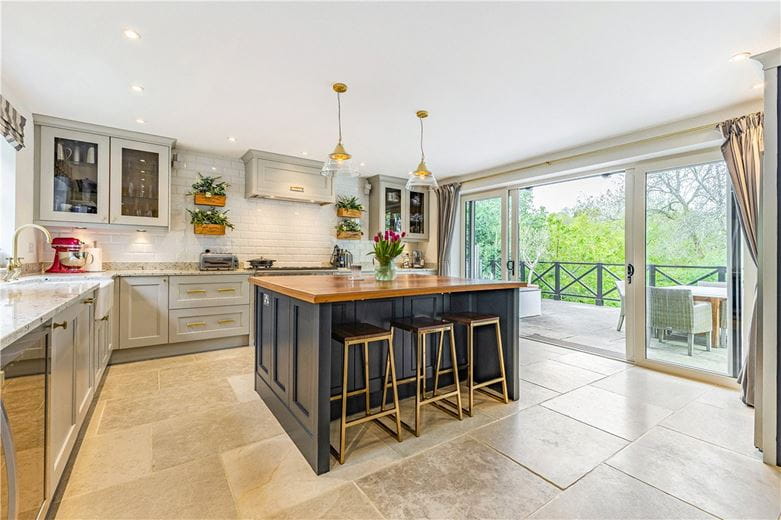 5 bedroom house, The Fairway, Devizes SN10 - Available