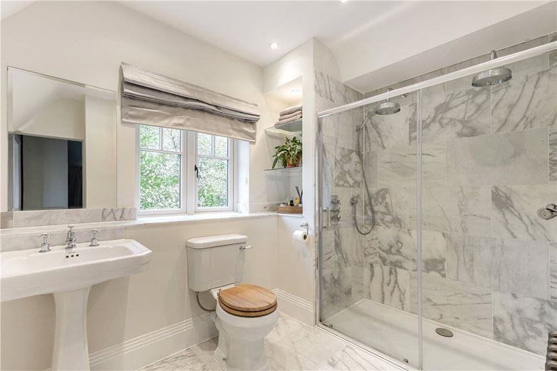 5 bedroom house, The Fairway, Devizes SN10 - Available