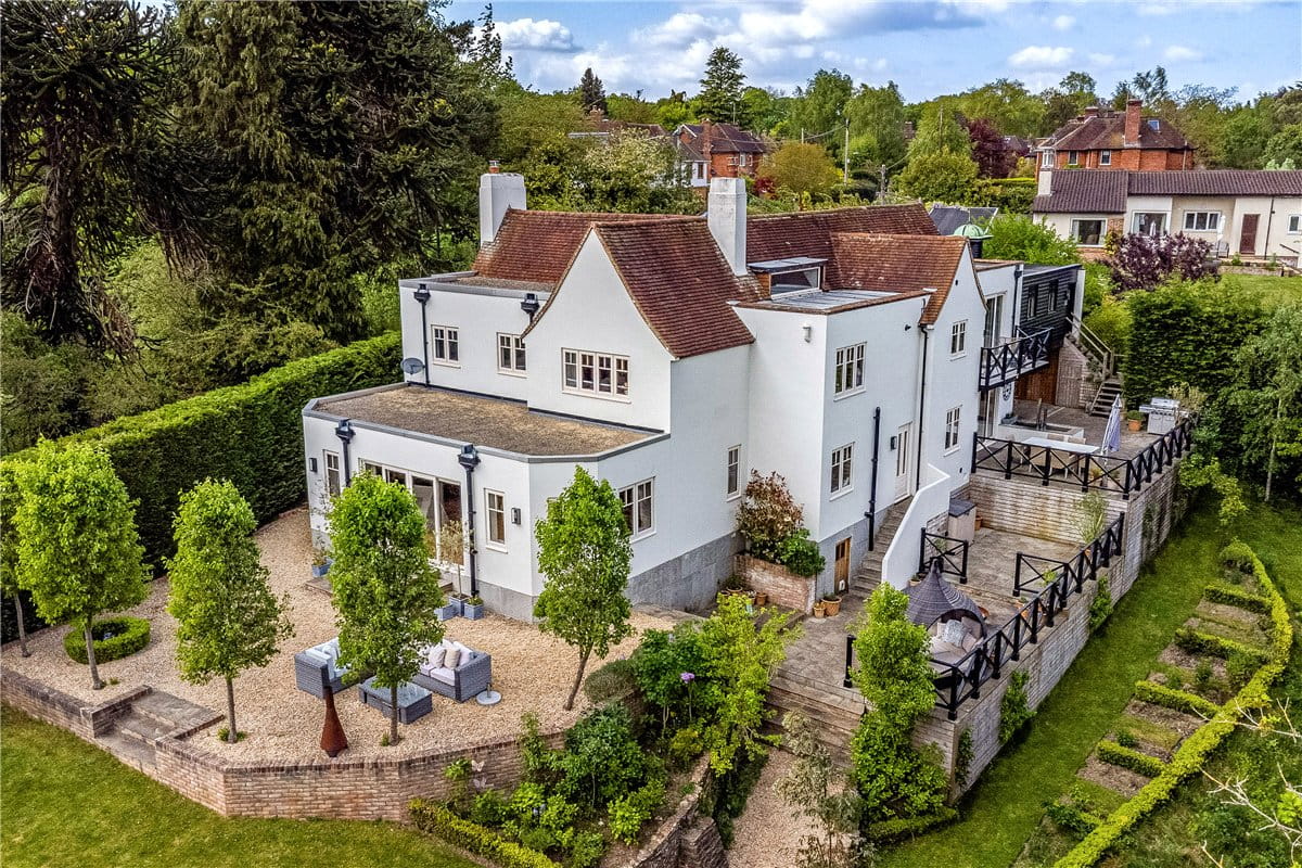 5 bedroom house, The Fairway, Devizes SN10 - Available