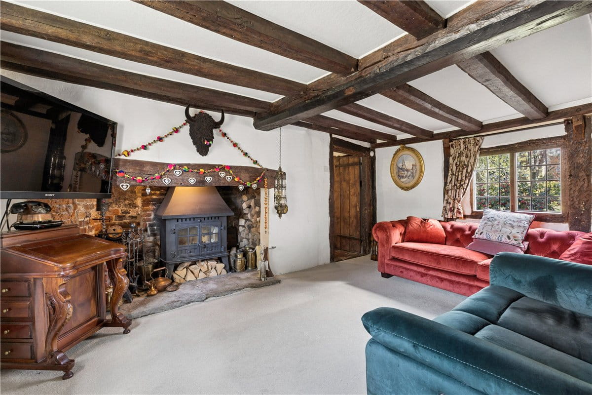 3 bedroom cottage, High Street, Burbage SN8 - Available