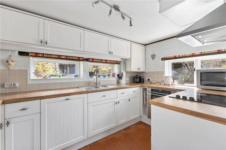 3 bedroom cottage, High Street, Burbage SN8 - Available