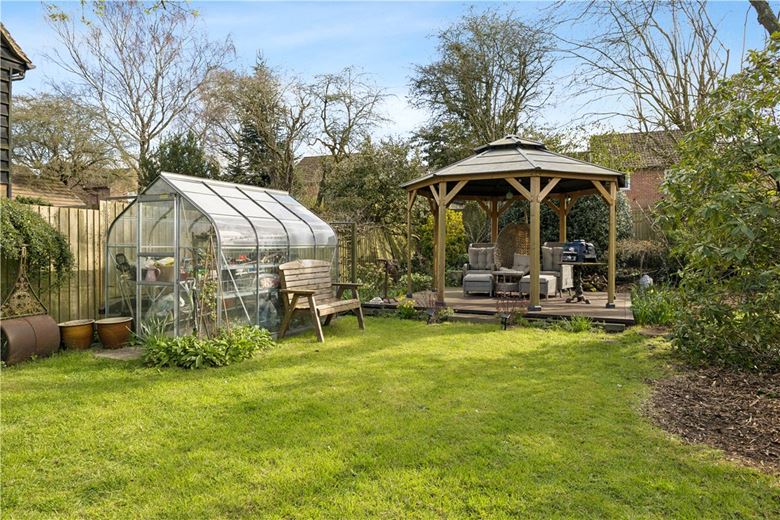 3 bedroom cottage, High Street, Burbage SN8 - Available