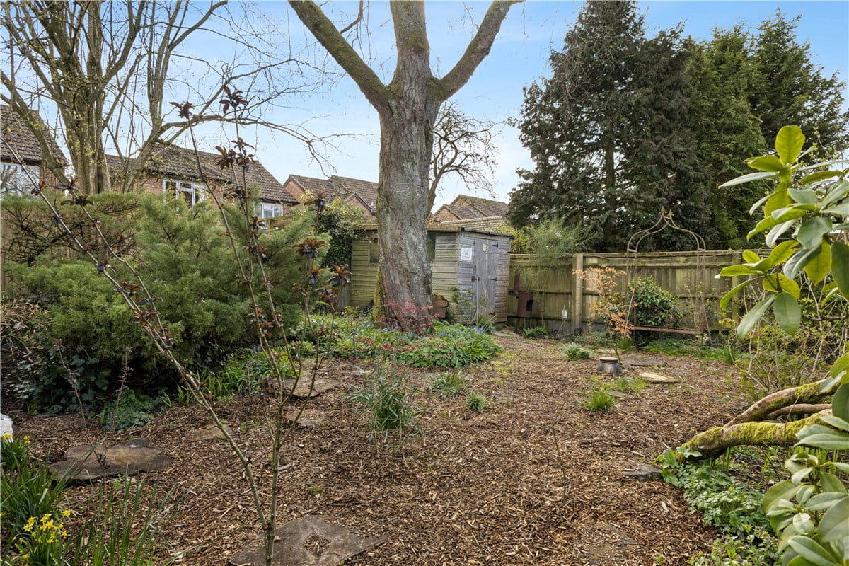 3 bedroom cottage, High Street, Burbage SN8 - Available