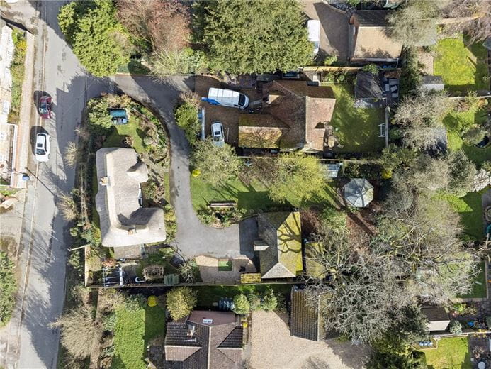 3 bedroom cottage, High Street, Burbage SN8 - Available