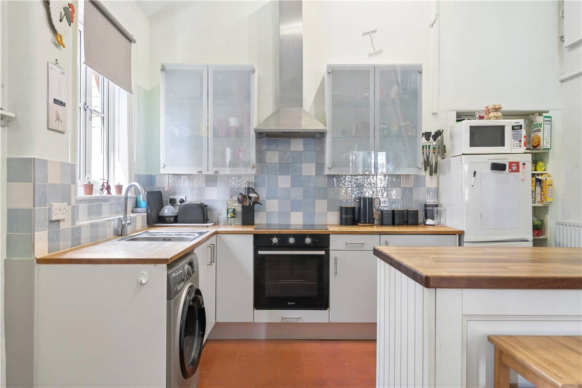 6 bedroom house, The Street, All Cannings SN10 - Available