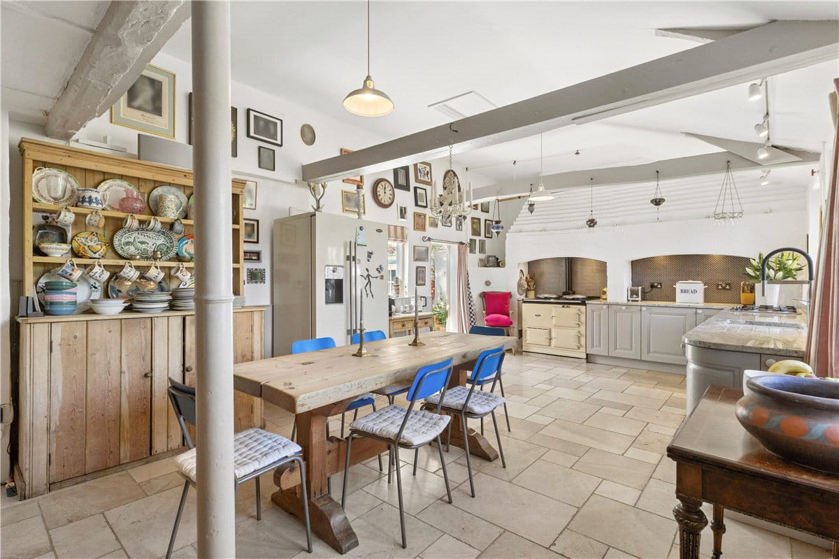 6 bedroom house, The Street, All Cannings SN10 - Available