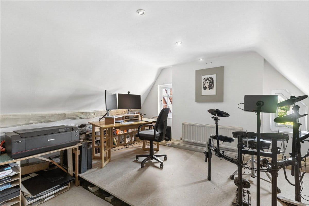 6 bedroom house, The Street, All Cannings SN10 - Available